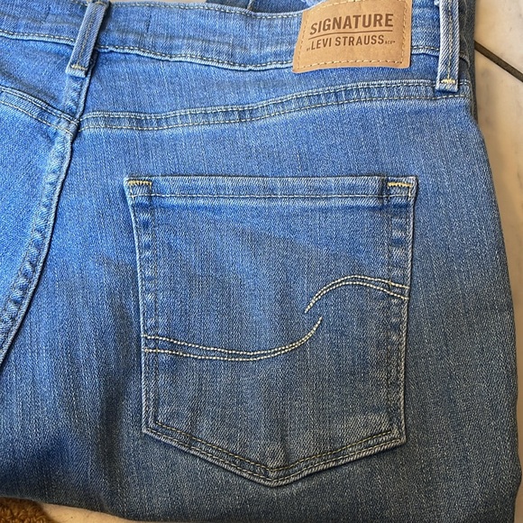 Levi’s High Rise Skinny 10 - Picture 2 of 4